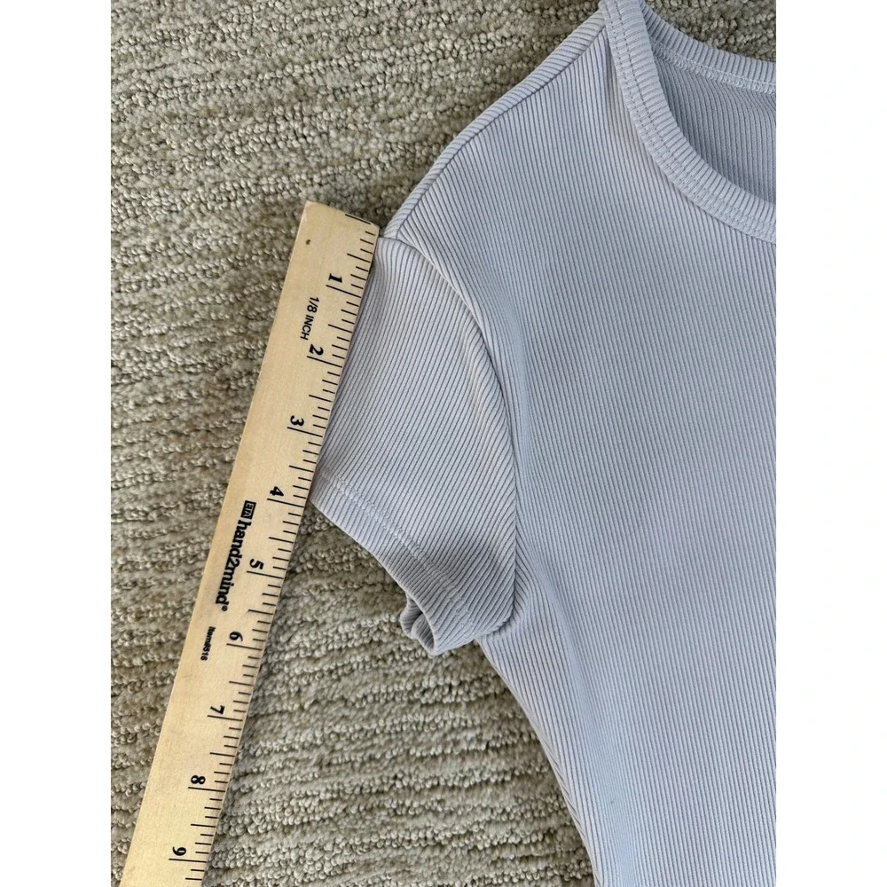 Alo Yoga Womens Ribbed Short Sleeve Crop Top Light Grey Lavender Crew Neck Tee